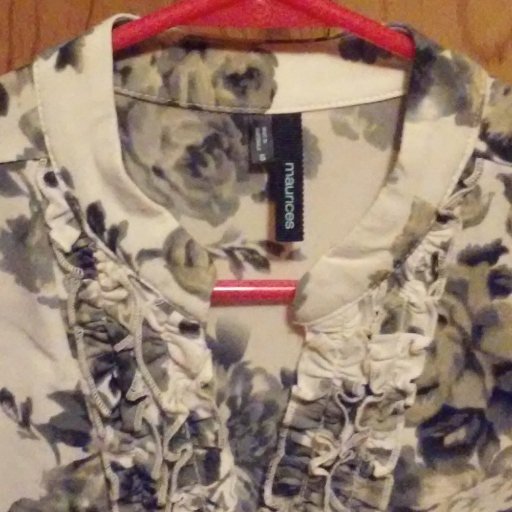 Maurices Ruffled Floral Blouse - Picture 4 of 5